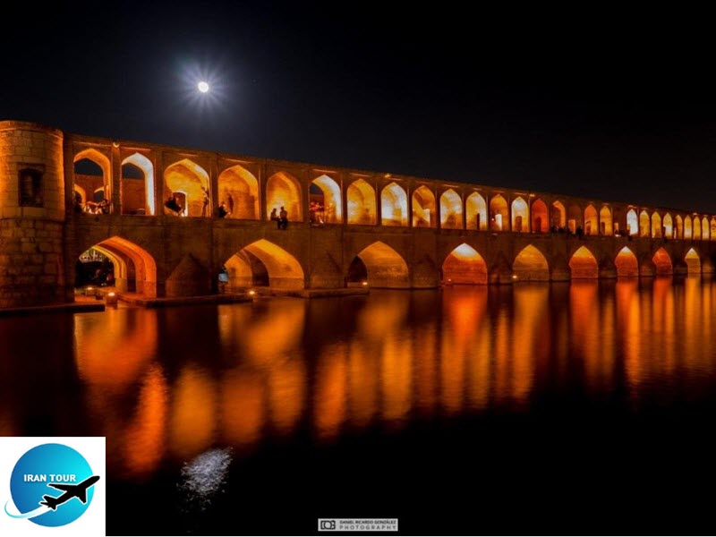 Si o Se pol Or 33 bridge is the most famous and largest bridge over Zayande Rood river